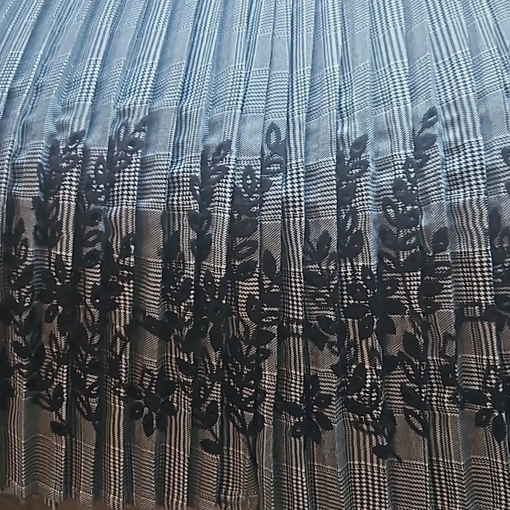 Zara pleated floral embroidery skirt - Picture 2 of 6